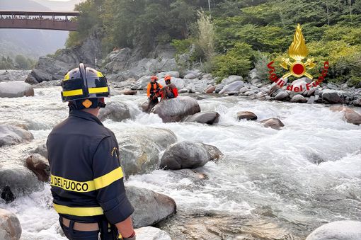 Soccorsa una persona sul fiume Sesia a Scopello, intervengono i Vigili del Fuoco Soccorsa una persona sul fiume Sesia a Scopello, intervengono i Vigili del Fuoco