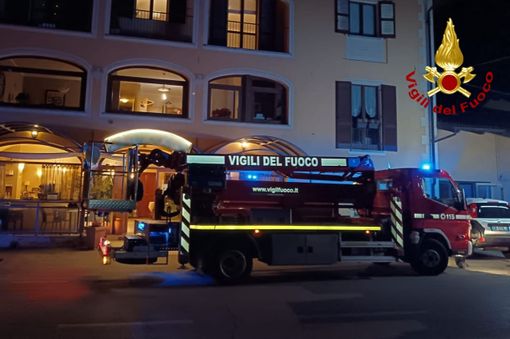Varallo, incendio alla canna fumaria in località Pianebelle: intervento dei Vigili del Fuoco Varallo, incendio alla canna fumaria in località Pianebelle: intervento dei Vigili del Fuoco