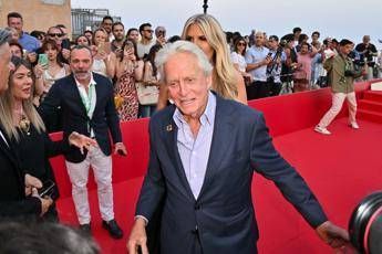 Michael Douglas: "Mi scuso per Trump da parte del mio Paese" Michael Douglas: "Mi scuso per Trump da parte del mio Paese"