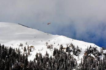 Francia, gruppo di sciatori travolto da valanga: tre morti in Savoia Francia, gruppo di sciatori travolto da valanga: tre morti in Savoia