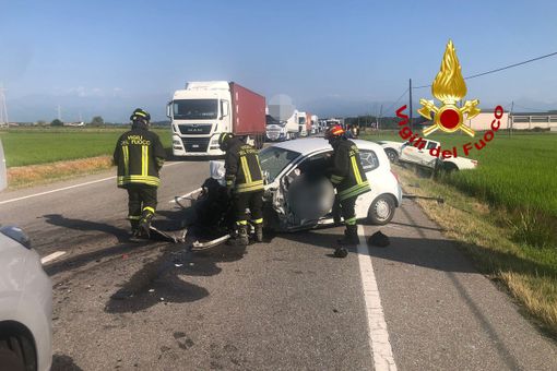 Dal Nord-ovest - Incidente a Buronzo (VC): coinvolti quattro veicoli, ci sono feriti.