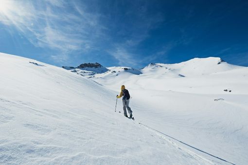 Scialpinismo e fuoripista in primavera: attenzione alla stabilità. I consigli delle Guide Alpine, courtesy Christian-Cueni-unsplash