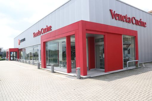 Annuncio di lavoro, si cercano montatore mobili e arredatore Annuncio di lavoro, si cercano montatore mobili e arredatore