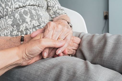 Coronavirus, nuova ricerca personale per case di riposo in Piemonte