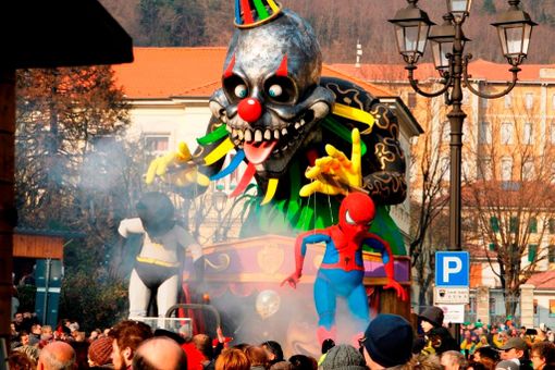 Carnevale 2020, carri e sfilate per le vie di Borgosesia FOTO Carnevale 2020, carri e sfilate per le vie di Borgosesia FOTO