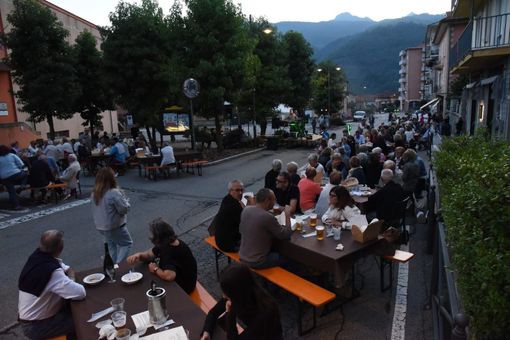 Quarona sotto le stelle: musica e gusto accendono piazza Libertà