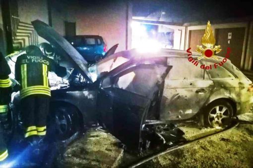 Incendio auto a Tronzano Incendio auto a Tronzano