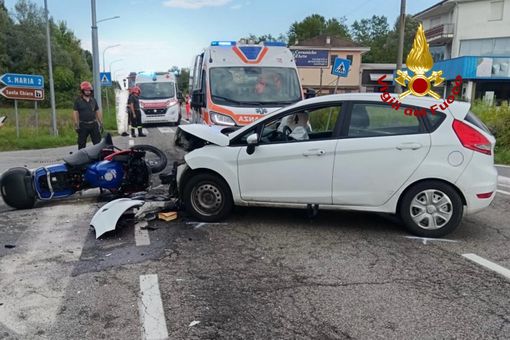 Scontro tra auto e moto a Roasio, ci sono feriti