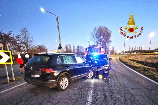 Scontro frontale tra due auto a Larizzate, 4 persone alle cure del 118 Scontro frontale tra due auto a Larizzate, 4 persone alle cure del 118