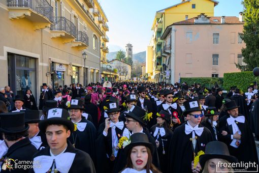 Mercu Scûrot: il gran finale del Carnevale di Borgosesia tra tradizione, fuoco e spettacolo