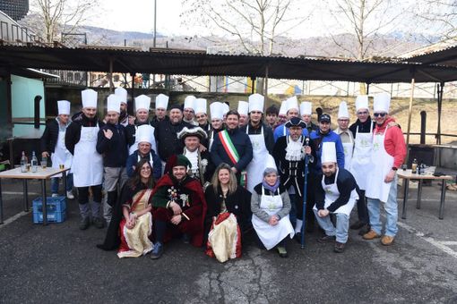 La Paniccia di Quarona, una tradizione che unisce: oltre 1200 razioni e 150 persone a tavola La Paniccia di Quarona, una tradizione che unisce: oltre 1200 razioni e 150 persone a tavola