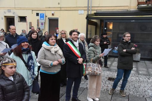 Quarona chiude il Carnevale con il rogo del Babbiu Runfatta tra torce, testamento e festa in piazza