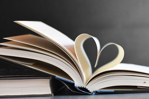 Borgosesia, riparte il Silent Book Club: lettura in compagnia alla Farmacia Martelli Borgosesia, riparte il Silent Book Club: lettura in compagnia alla Farmacia Martelli