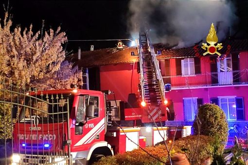 Incendio al tetto di un' abitazione a Brusasco, nessun ferito