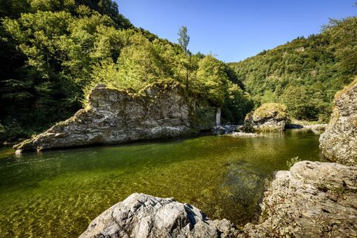 Val Mastellone: Borghi pittoreschi nella conca di smeraldo