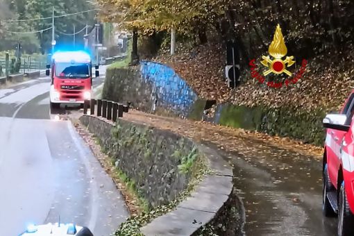 Vigili del fuoco in azione ad Arboerio di Varallo Vigili del fuoco in azione ad Arboerio di Varallo