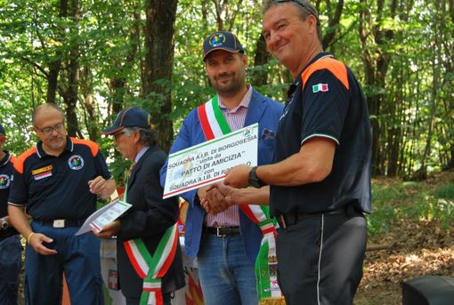 In primo piano Tiziano Bonato con il sindaco di Borgosesia Paolo Tiramani