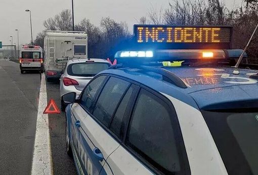 Nichelino, grosso incidente all'imbocco della tangenziale: due feriti e traffico in tilt, foto archivio torino oggi Nichelino, grosso incidente all'imbocco della tangenziale: due feriti e traffico in tilt, foto archivio torino oggi