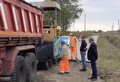 L'asfaltatura della strada tra Motta de'Conti e Terranova