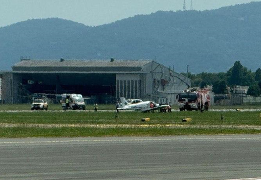 Ultraleggero sbaglia atterraggio: paura a Caselle Ultraleggero sbaglia atterraggio: paura a Caselle