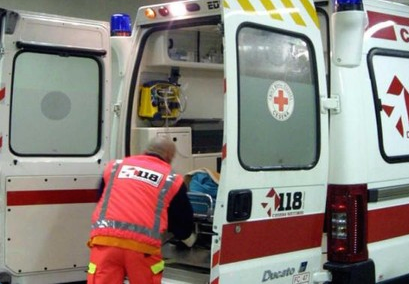 Scontro tra moto e auto davanti al municipio di Gattinara: centauro in ospedale Scontro tra moto e auto davanti al municipio di Gattinara: centauro in ospedale