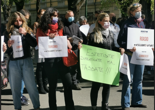 Le voci di commercianti e partite Iva: «Lavorare è un nostro diritto: è il momento di riaprire» Le voci di commercianti e partite Iva: «Lavorare è un nostro diritto: è il momento di riaprire»