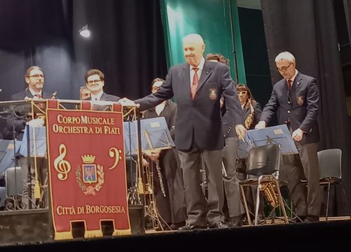 Borgosesia, grande successo per il Concerto di Santa Cecilia dell’Orchestra Fiati diretta dal Maestro Aleppo