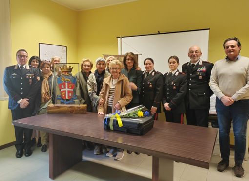 Soroptimist Valsesia regala la valigetta di ascolto ai carabinieri di Borgosesia Soroptimist Valsesia regala la valigetta di ascolto ai carabinieri di Borgosesia