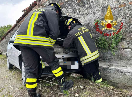 Auto in fosso nella vicina Alice, in soccorso anche la CRI di Cavaglià Auto in fosso nella vicina Alice, in soccorso anche la CRI di Cavaglià