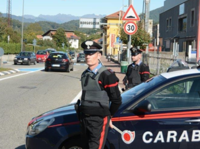 Borgosesia, aggrediscono i carabinieri: notte in cella per due ubriachi Borgosesia, aggrediscono i carabinieri: notte in cella per due ubriachi