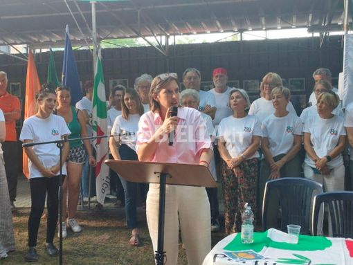 Bagno di folla a Pray per Elly Schlein, focus su servizi e sanità: “Servono investimenti per contrastare lo spopolamento” FOTO e VIDEO