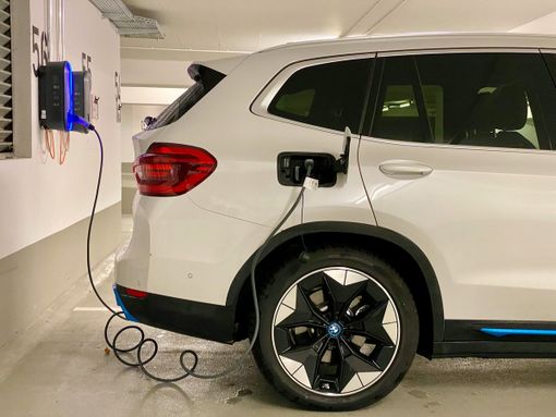 Perché investire nei mezzi elettrici aziendali? Vantaggi e caratteristiche Perché investire nei mezzi elettrici aziendali? Vantaggi e caratteristiche