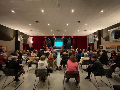 Quarona, grande partecipazione alla serata celebrativa del 25 novembre Quarona, grande partecipazione alla serata celebrativa del 25 novembre