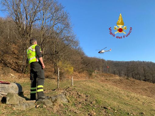 Postua, domato l'incendio. Oggi le operazioni di bonifica