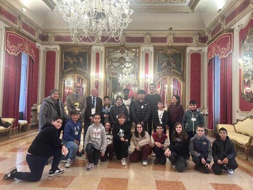 Vercelli, la Prefettura apre le porte agli studenti della “Verga” per la Giornata Mondiale dell’Infanzia e dell’Adolescenza