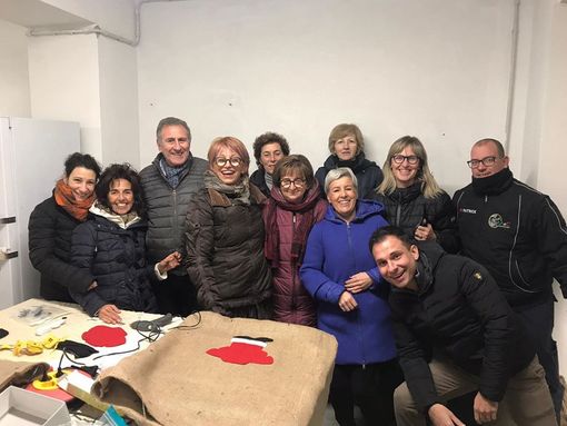 Gattinara: il Natale si avvicina...e la comunità prepara gli addobbi FOTO