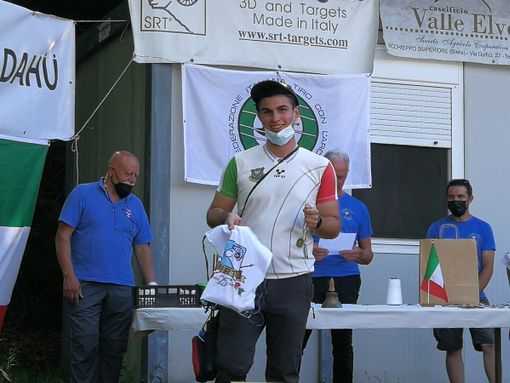 Luca Spano vittorioso al 3D Arcieri del Dahu