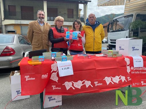 Cuori di biscotto Telethon, a Crevacuore la solidarietà è di casa (foto di D. Finatti per newsbiella.it) Cuori di biscotto Telethon, a Crevacuore la solidarietà è di casa (foto di D. Finatti per newsbiella.it)