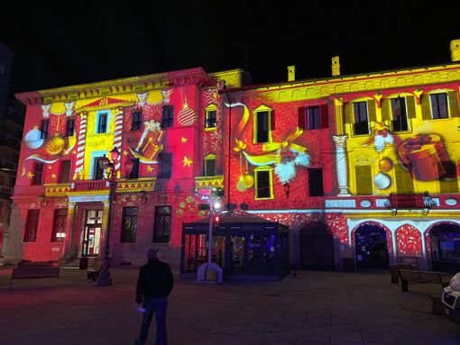 Borgosesia si illumina con le luci 3D dedicate al Natale FOTOGALLERY