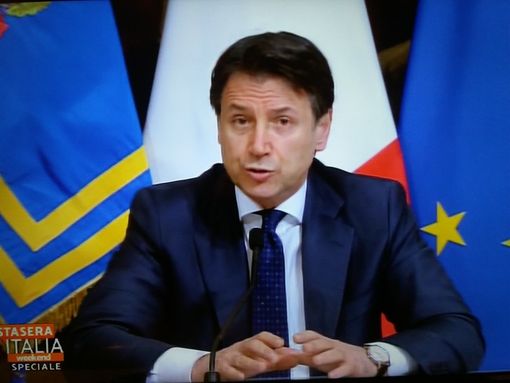 Coronavirus, Conte: &quot;Chiuse tutte le attività che non producono beni essenziali per il Paese&quot;