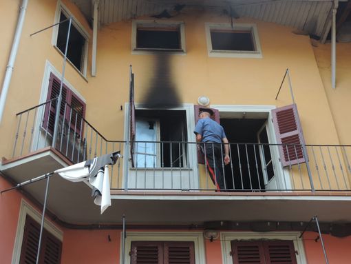 Brucia l’appartamento del vicino, 43enne arrestato dai Carabinieri Brucia l’appartamento del vicino, 43enne arrestato dai Carabinieri