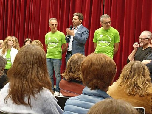 Quarona, in scena lo spettacolo “Intrigo al Convento”: i saluti del sindaco Pietrasanta Quarona, in scena lo spettacolo “Intrigo al Convento”: i saluti del sindaco Pietrasanta