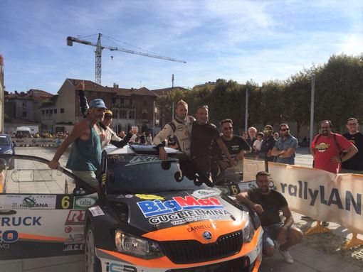 "Fateci sognare", il fan club dei fratelli Carmellino al Rally della Lana "Fateci sognare", il fan club dei fratelli Carmellino al Rally della Lana