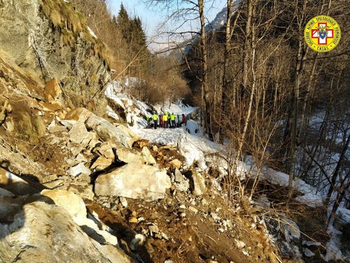 Rassa: frana sulla strada per Piana e Rassetta Rassa: frana sulla strada per Piana e Rassetta