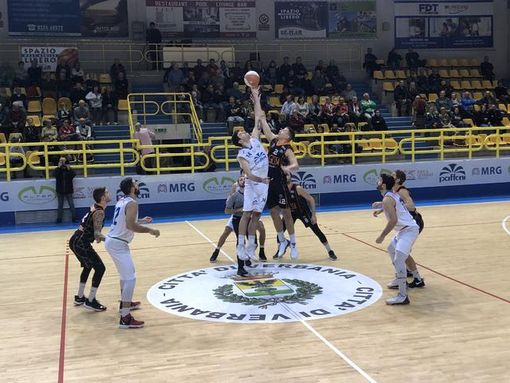 Valsesia Basket espugna la tana dei lupi e vince il derby contro Omegna
