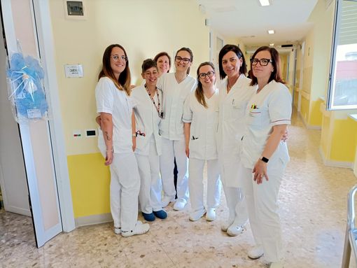 Una doppia vita, una sola battaglia: la storia a lieto fine di Giulia e delle sue gemelline