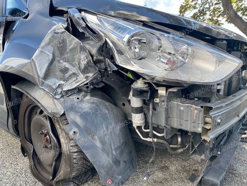 28enne perde il controllo dell'auto e finisce nella scarpata, ferite due giovani (foto di repertorio)