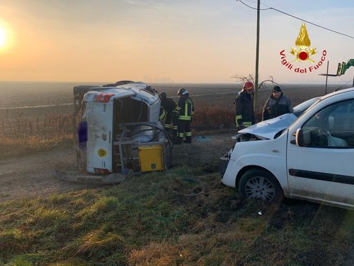 Da nord ovest: Due feriti in un tamponamento a Oldenico Da nord ovest: Due feriti in un tamponamento a Oldenico