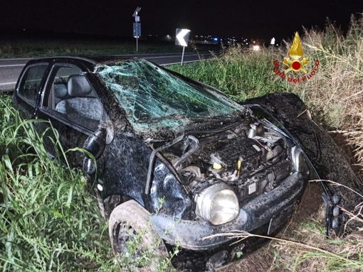 Auto si ribalta nella notte sulla SP31