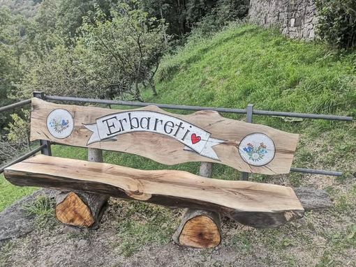 Sabbia: Una nuova panchina per Erbareti: il dono di una famiglia svizzera alla comunità